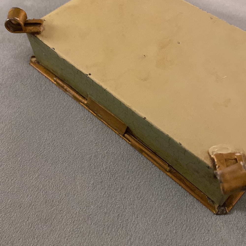 Vintage Dutch Toleware Metal Cigarette Box on Feet - Picture 14 of 16